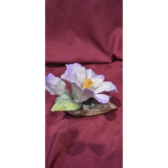 Golden Crown E & R Trillium Flower Violet Shelf Sitter Home Decor 4x3 Tagged EUC - Picture 3 of 6